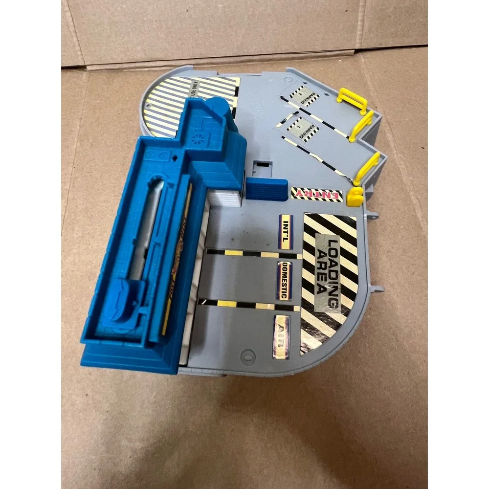 Vintage 1998 Hot Wheels Post Office Playset Mattel City Building Loading Area
